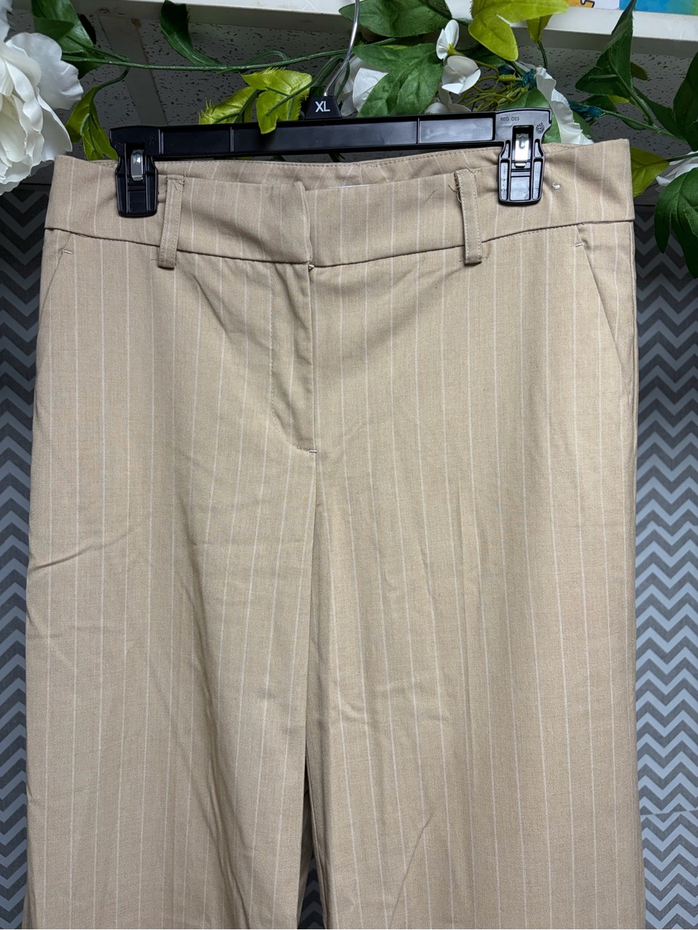 NY&CO Beige Pinstripe Wide-Leg Women's Pants 8 Tall - Picture 2 of 6